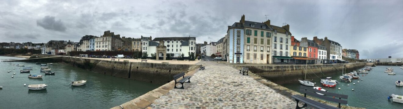Port de plaisance du Rosmeur &agrave; Douarnenez en Finist&egrave;re Cornouaille Bretagne France	