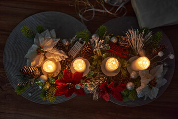 Naklejka premium a few festive candles are lit on the coffee table