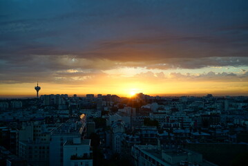 Les toits de la ville de Paris le matin