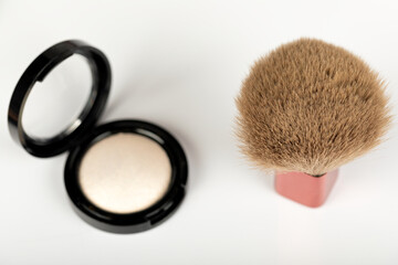 Close up highlighter and brush