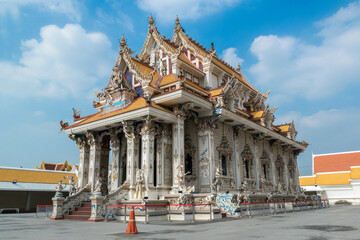 Obraz premium Wat Pariwas is a Thai buddhism temple, new famous temple in Bangkok, Thailand