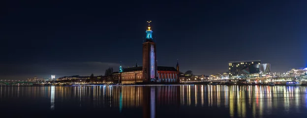 Fotobehang Stockholm city hall at night from Riddarholmen. © Fredrik