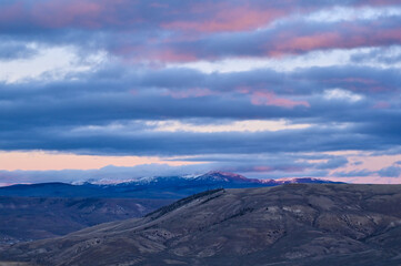Obraz na płótnie Canvas sunset over the mountains