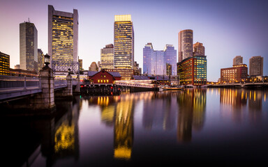 Fototapeta premium View of Boston in Massachusetts, USA at the Boston Harbor and Financial District.