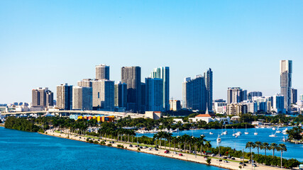 Obraz premium aerial view of Miami and the port with ships