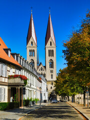 Fototapeta na wymiar Turm des Dom Halberstadt, Kirche mit Domschatz, Sachsen Anhalt, Deutschland