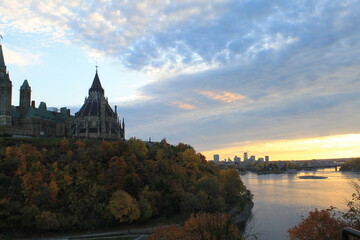 Fototapeta na wymiar Fall day in Ottawa, Canada