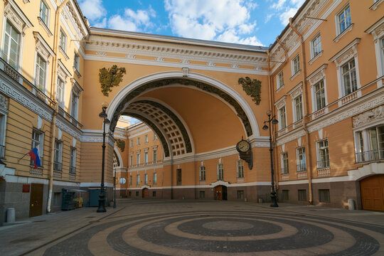 View of the arch of the General Staff Building in St. Petersburg.