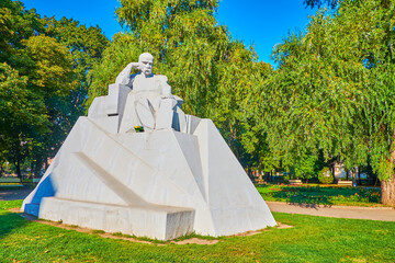 The monument to Taras Shevchenko, in Petrovsky Park of Poltava, Ukraine - obrazy, fototapety, plakaty