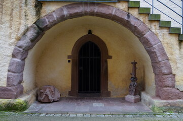 Eingang Gebeinhaus Oppenheim