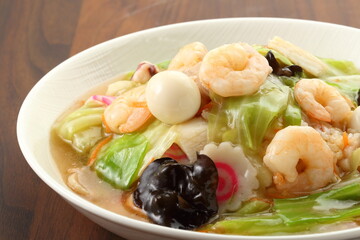 テーブルのあんかけチャーハン　クローズアップ