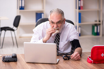 Aged male employee suffering at workplace