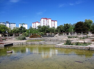 Fototapeta premium landscaped city park