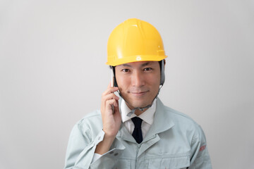 現場監督とヘルメットと建築