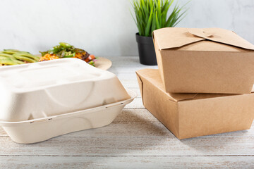 A view of a variety of to-go containers featuring clamshell and folding boxes.