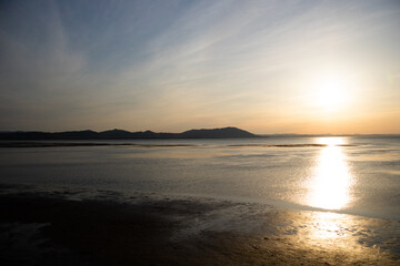 Fototapeta premium 美しい湖の夕暮れ 
