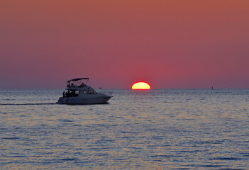 Naklejka premium Ships in the Black Sea at sunset