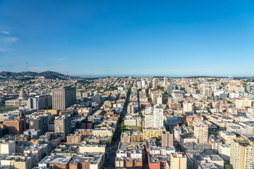 Fototapeta premium View of City Hall Building and Downtown San Francisco With Clear Blue Skies