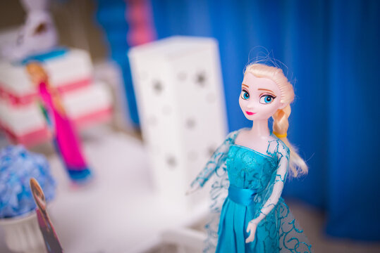 decora&ccedil;&atilde;o da Frozen com boneca da Elza