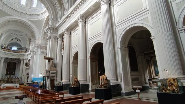 Napoli - Mostra di presepi nella Basilica dello Spirito Santo
