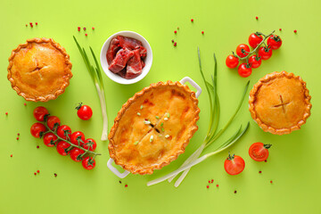 Tasty beef pot pies on color background © Pixel-Shot