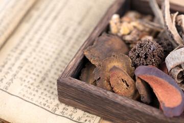 Chinese medicinal materials are featured in medicinal books
