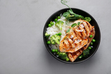 Grilled chicken with green vegetables and rice.