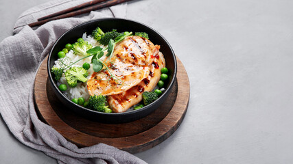 Grilled chicken with green vegetables and rice.