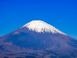 Fototapeta premium Snowy Mount Fuji (view from Otome pass, Hakone, Kanagawa, Japan)