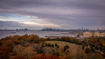 Brooklyn Bayridge Park overlooking Skyline NYC 