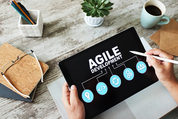 Naklejka premium Agile development concept on the device screen.