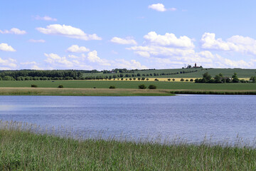 Hintergrund Urlaub - wunderschöne Landschaft im Naturschutzgebiet Riedensee nahe der Ostsee