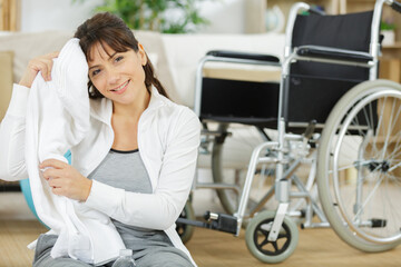 Obraz premium happy woman after doing rehabilitation sport