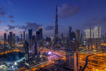 Fototapeta na wymiar Dubai skyline with beautiful city close to busiest highway of Dubai