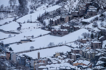 Fototapeta na wymiar Andorra is one of the snowiest places in the Pyrenees. It is therefore the ideal place to practice many winter activities with family or friends