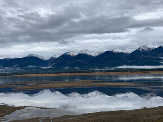 Obraz premium lake and mountains