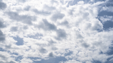 Obraz premium background view of cloud formation on a sunny day