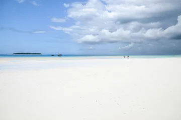 Cercles muraux Plage de Nungwi, Tanzanie Mnemba Island is a single small island located about 3 km off the northeast coast of Unguja, the largest island of the Zanzibar Archipelago