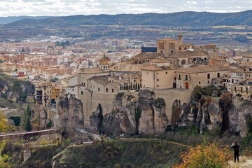 Fototapeta premium Panoramic view of Cuenca, with the hanging houses in the background