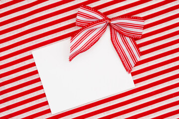 Obraz premium Blank greeting card with red and white candy cane bows