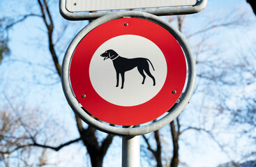 Hundeverbotstafel, Kt. Tessin, Schqwei