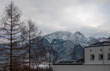 Zakopane. Widok na Giewont z szpitalnego okna. © Janusz
