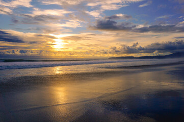 Obraz premium beautiful sunset on the beach