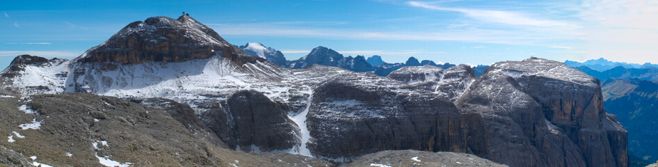 Fototapeta na wymiar panoramic view to mountain range at Dolomiti alps in Italia