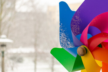 Eingeschneites Windrad