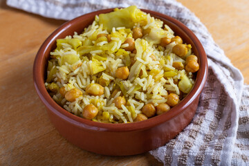 Basmati rice with chickpea curry and cabbage. Complete dish suitable for a vegan diet.