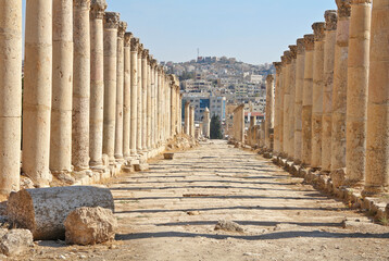 Obraz premium Decumanus Street in the ancient Roman city of Jerash, now Jordan 