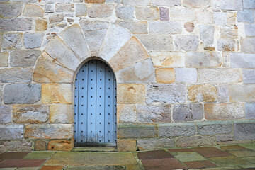 iglesia puerta medieval de ascain pueblo vasco francés francia 4M0A7700-as21