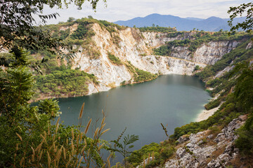 Obraz na płótnie Canvas Grand Canyon, a quarry that looks like a rocky mountain with a river in the middle, in Chonburi Province, Thailand.