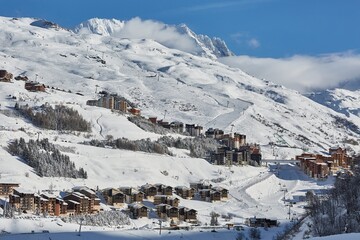 Fototapeta na wymiar French alpines ski resort in the mountains